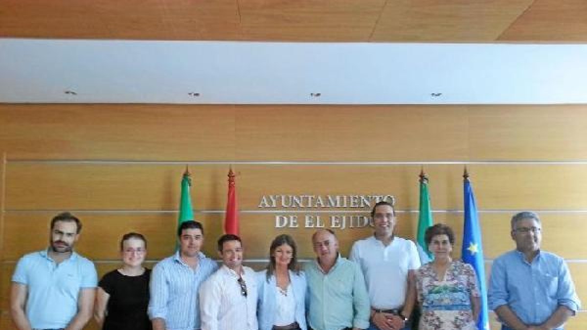 Componentes de la última reunión celebrada por la Asociación de Promotores.
