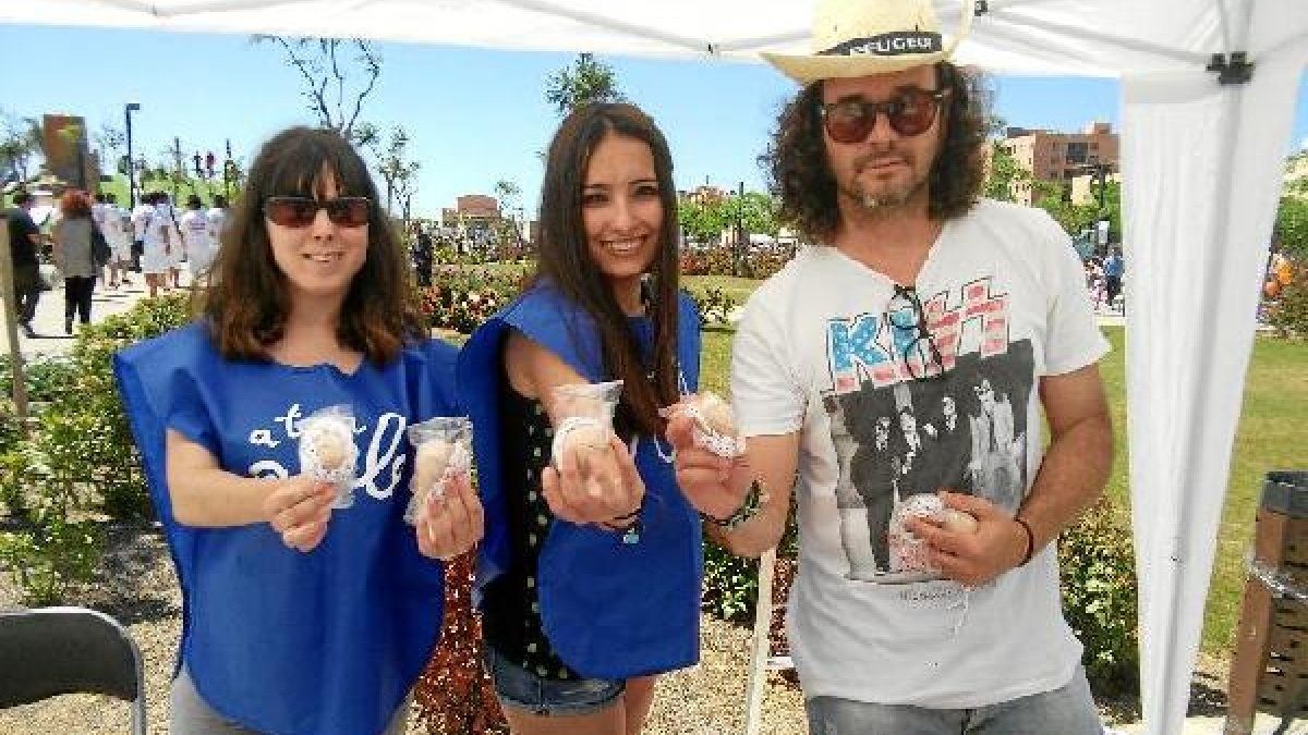 voluntarios y usuarios de esta asociación tan conocida en Almería La voz