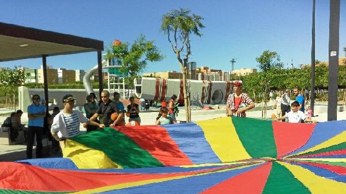 Los juegos tradicionales y la globoflexia a cargo de un par de piratas “muy simpáticos” amenizó el área Mar Mediterráneo del Parque.