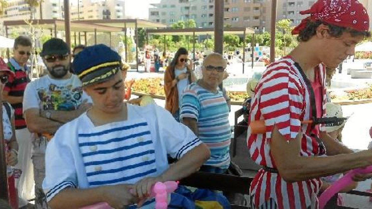 Talleres de globoflexia en el Día de la Familia.