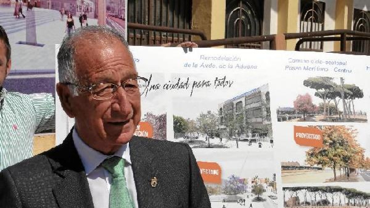 Gabriel Amat en una rueda de prensa sobre modelo de ciudad.