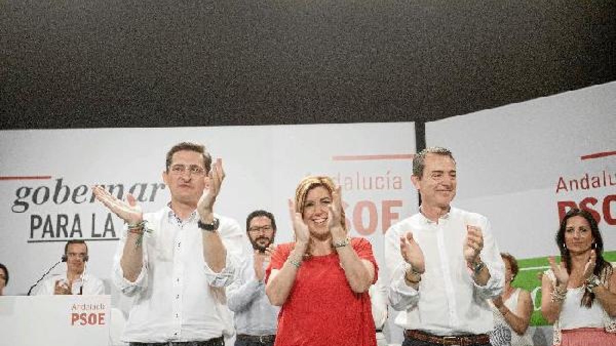 Desde la izquierda, José Luis Sánchez Teruel, Susana Díaz y Juan Carlos P. Navas.