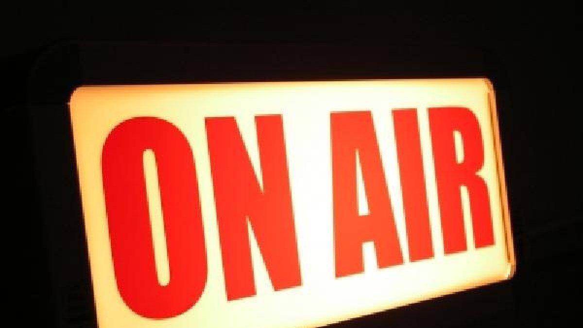 Un domingo pegado a la radio.