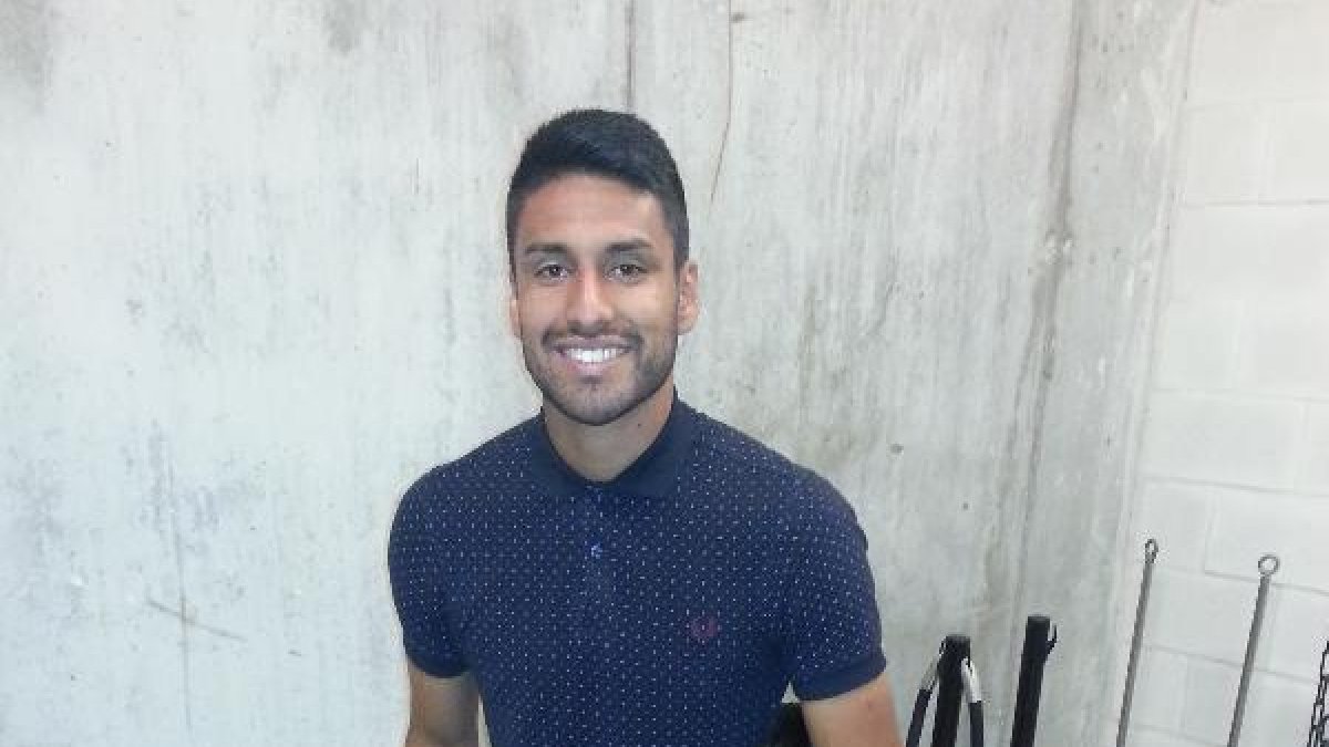 Mauro Dos Santos posando para LA VOZ.