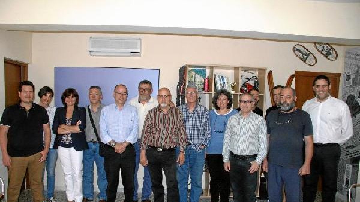 Luis Rogelio y Juanjo Alonso con la gran familia de Cóndor.