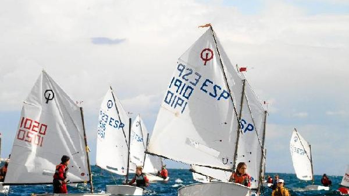 Almería sigue aportando sus mejores regatistas a la vela comunitaria.