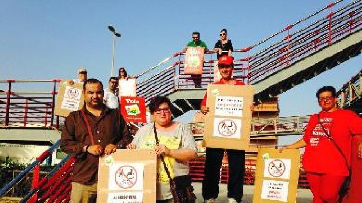 Miembros de Izquierda Unida que han participado en la marcha.