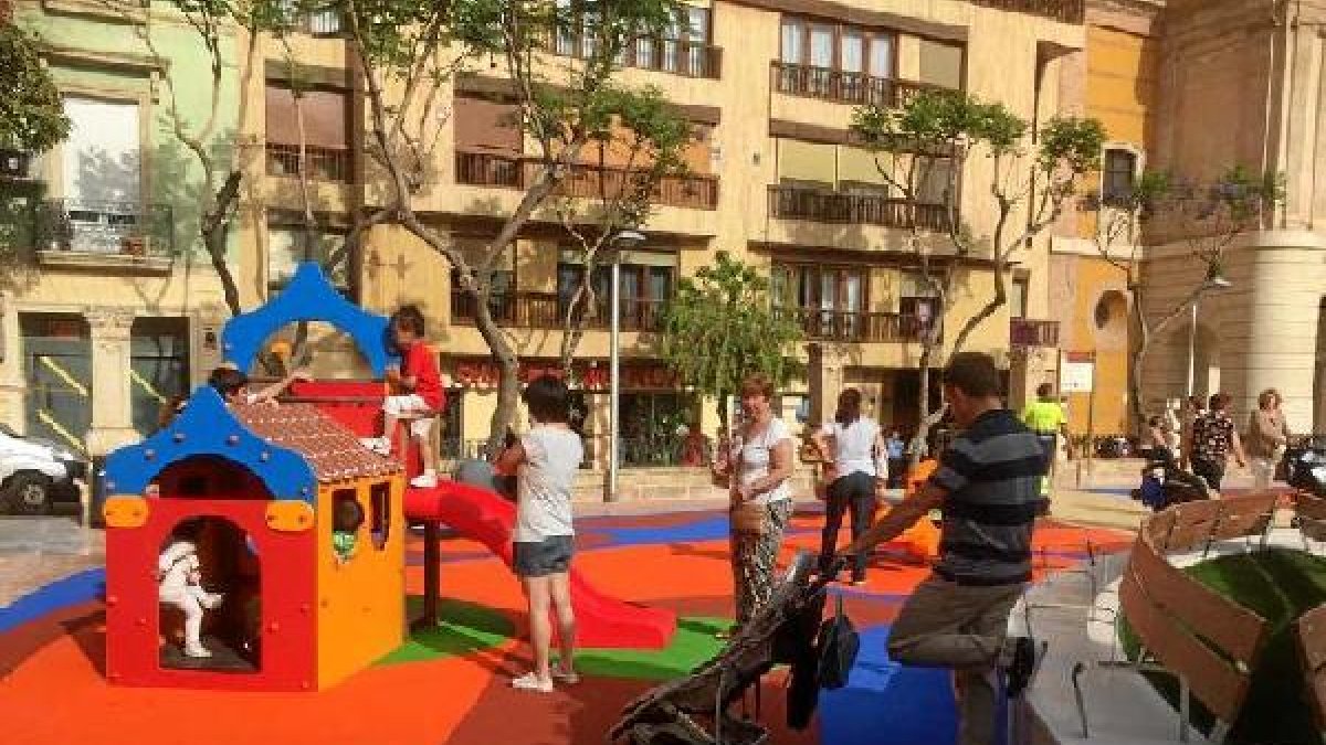 Niños disfrutando de las zonas infantiles de la Plaza de San Pedro