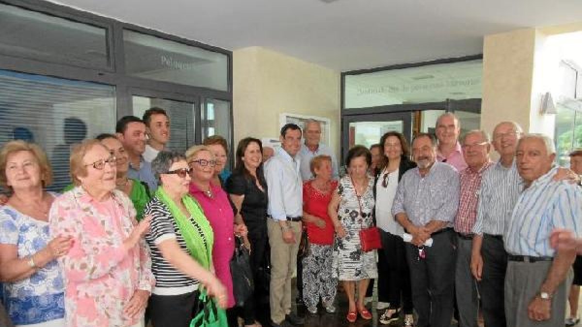 Juanma Moreno en su visita al municipio.
