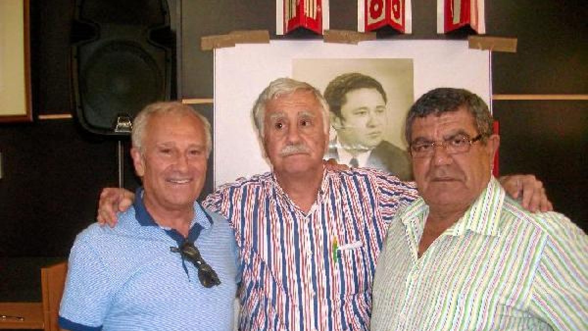 Paquitico, Joaqui y Basora con su presidente, Matías Pérez, de fondo.