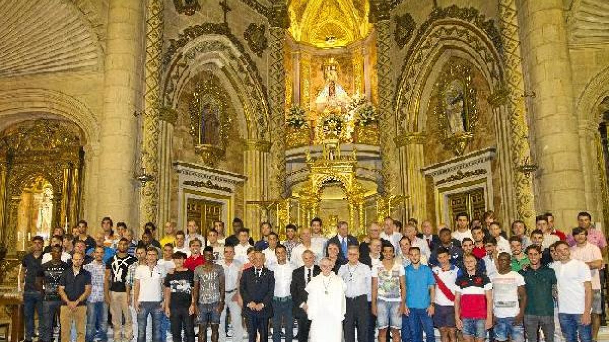 La plantilla del Almería vuelve a necesitar un capotazo para salvar la categoría.