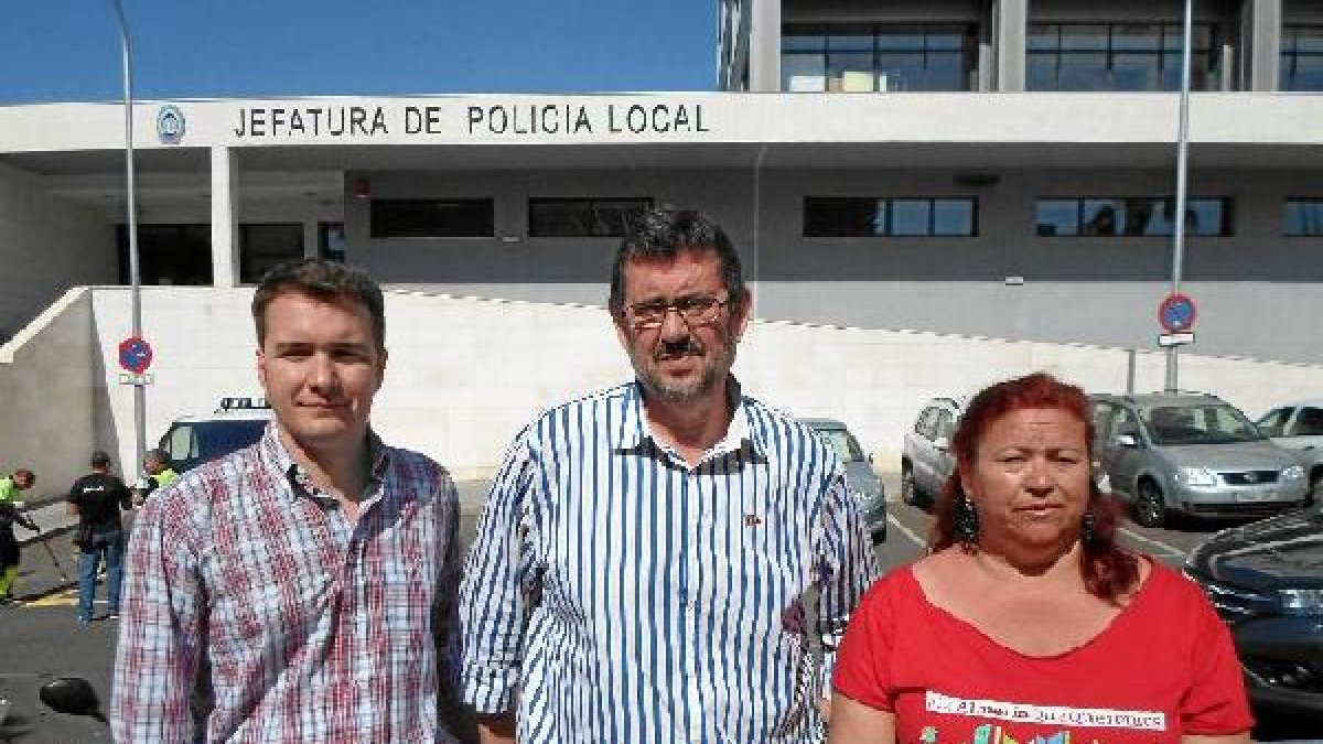 Los tres primeros candidatos de IU. Esteban, Román y De Sagarra.