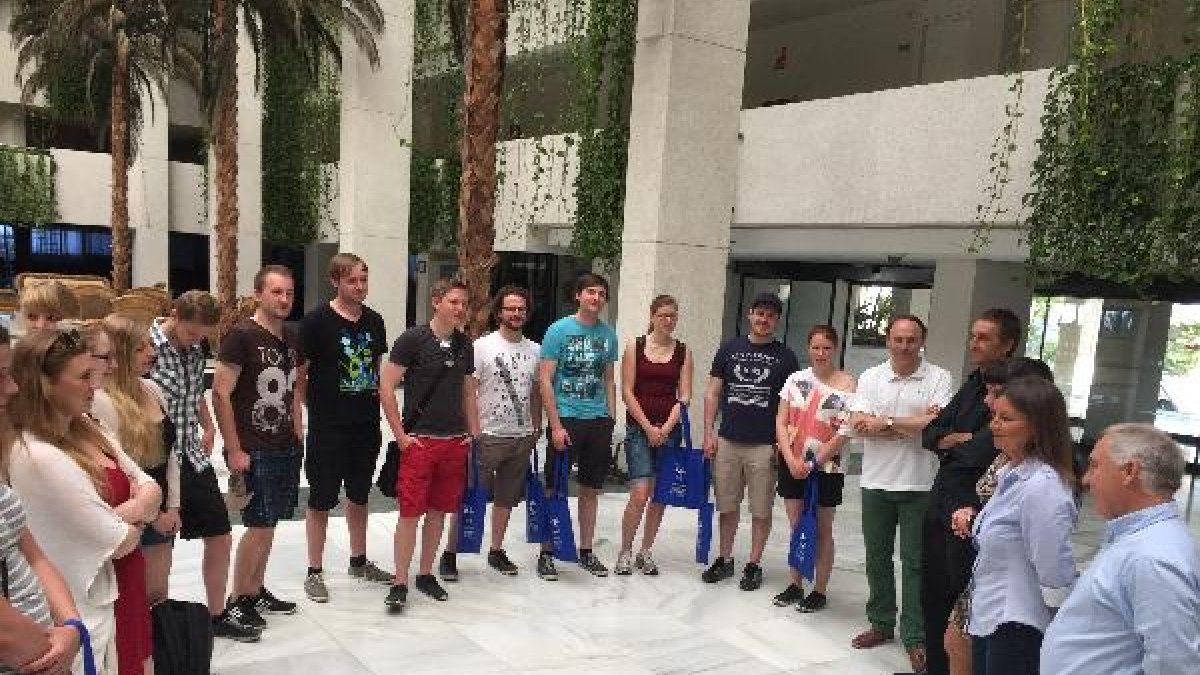 los estudiantes alemanes, en el hotel junto a la concejala de Turismo.