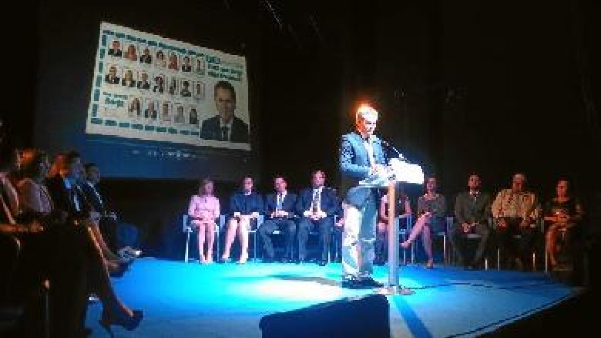 Arropado por su candidatura del Partido Popular en la  presentación en el CUM.