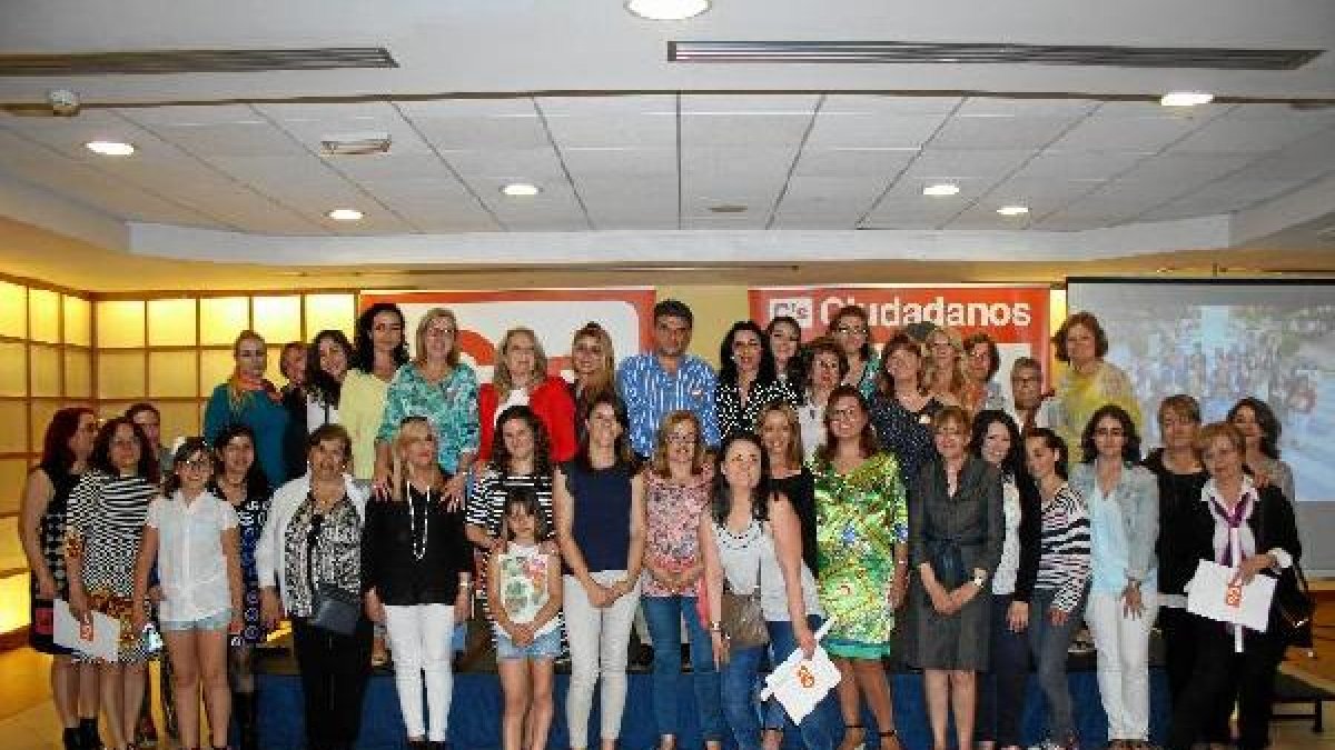 Imagen de las participantes en el I Encuentro de Mujeres Ciudadanas.
