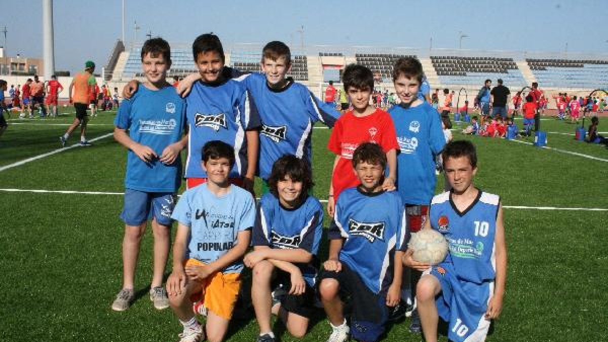 Chicos de la Escuela de baloncesto.