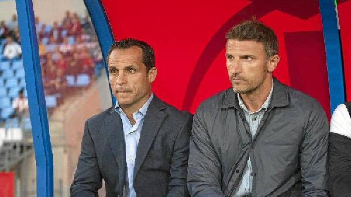 Sergi Barjuan y De Quintana en el banquillo del Almería.