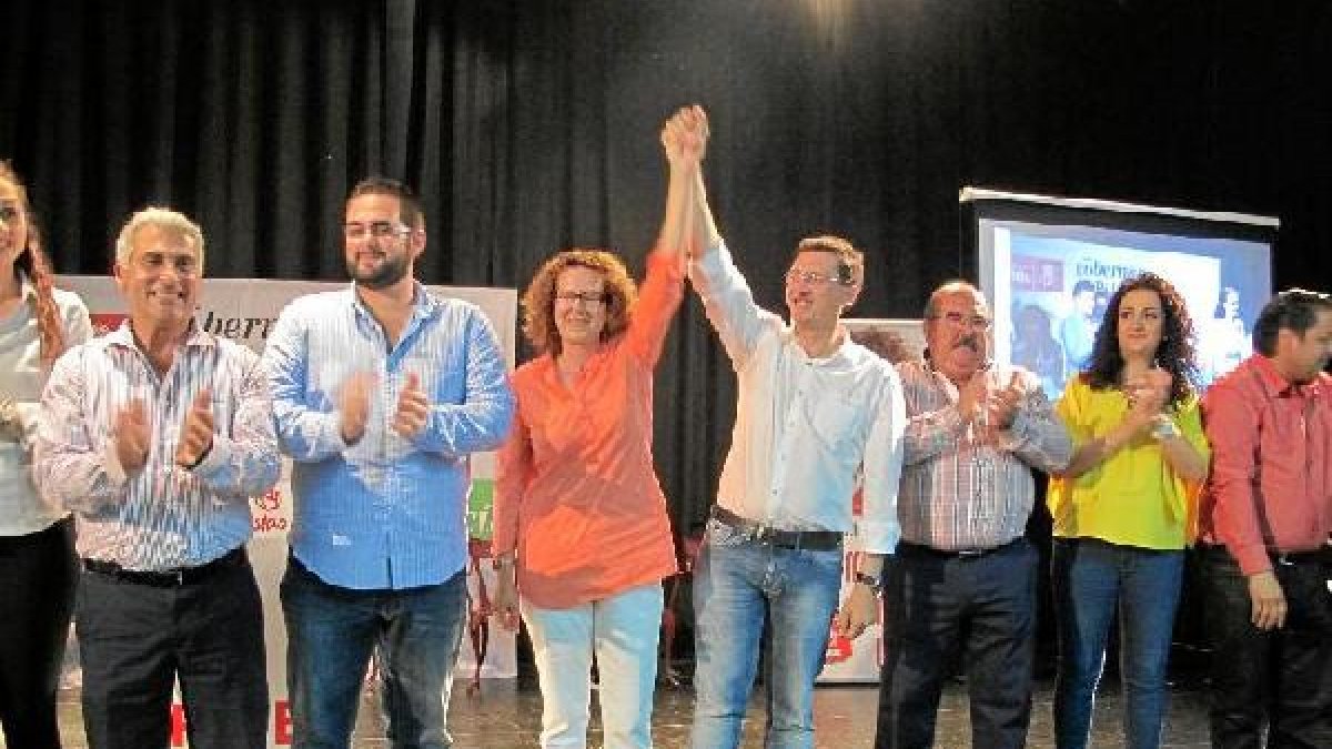 María López y Sánchez Teruel con el resto de su lista.