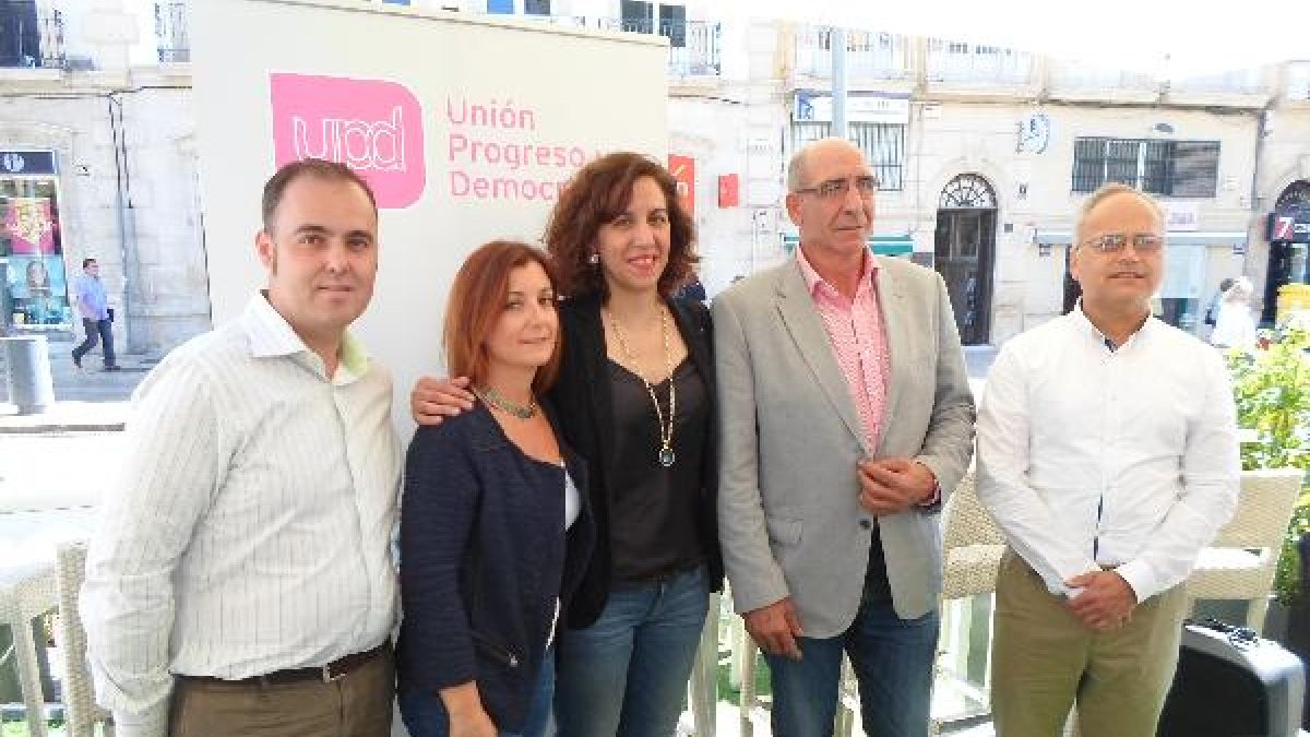 Irene Lozano con los cuatro candidatos de UPyD.