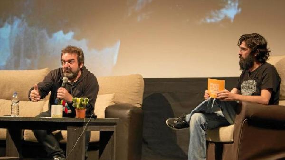 Gervasio Iglesias junto a Ángel Camacho, presentador de Cinejoven,ayer. (Foto: Priscila Hernández)