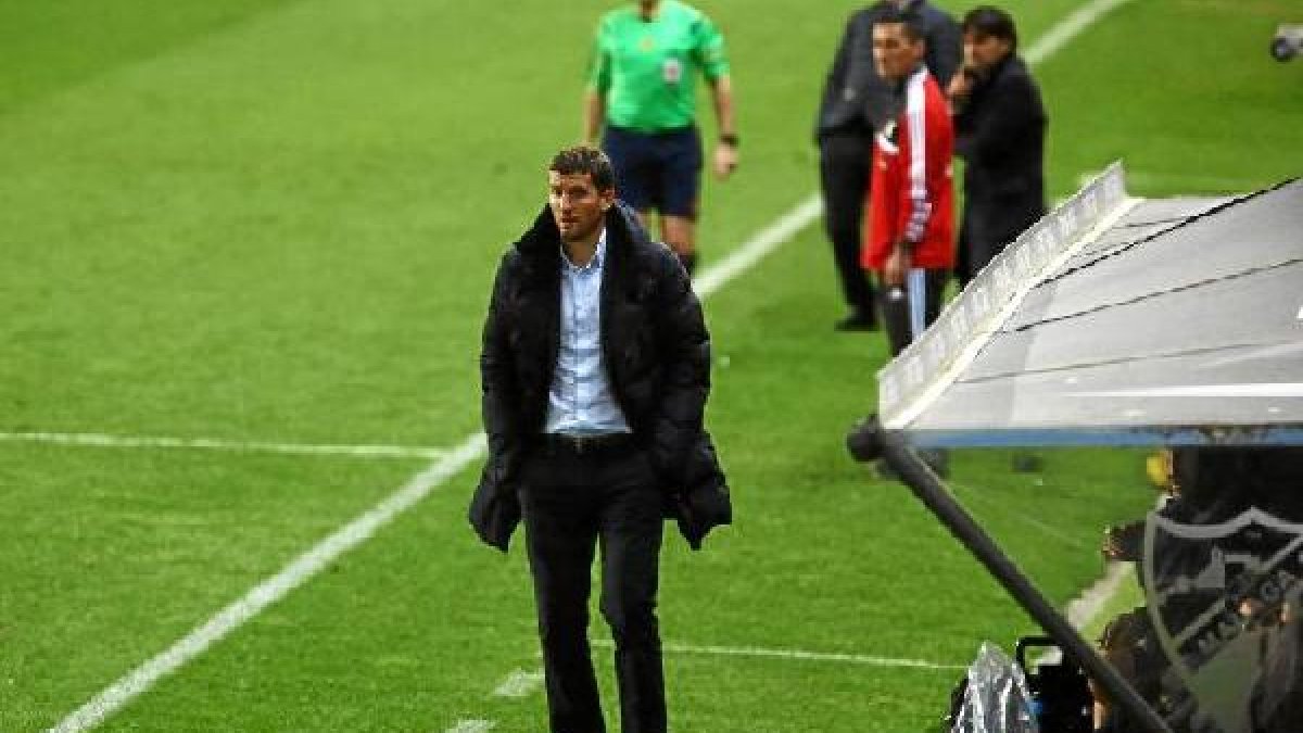 Javi Gracia en el partido Málaga-Almería.
