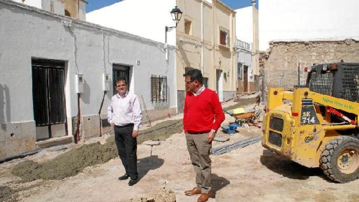 El alcalde visita las obras,