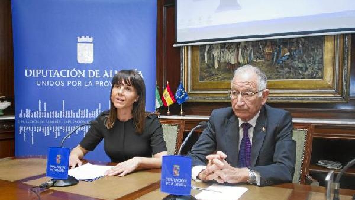 Dolores Martínez y Gabriel Amat, en la Diputación.