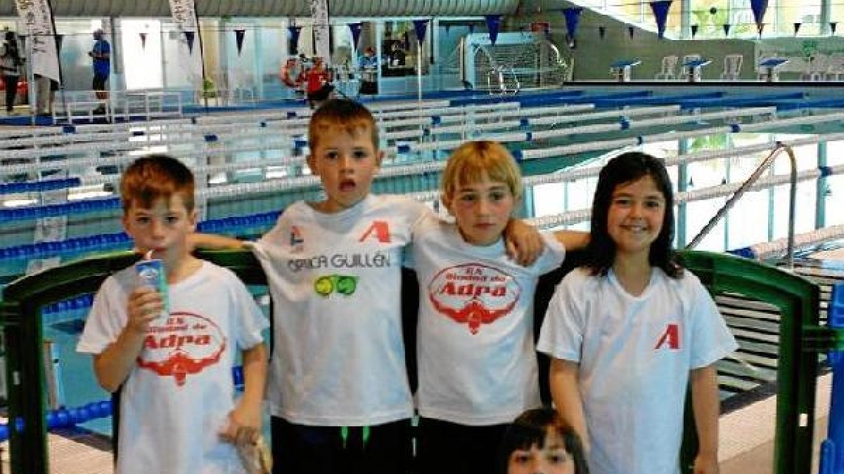 Los nadadores abderitanos dieron la talla en Vélez Málaga.