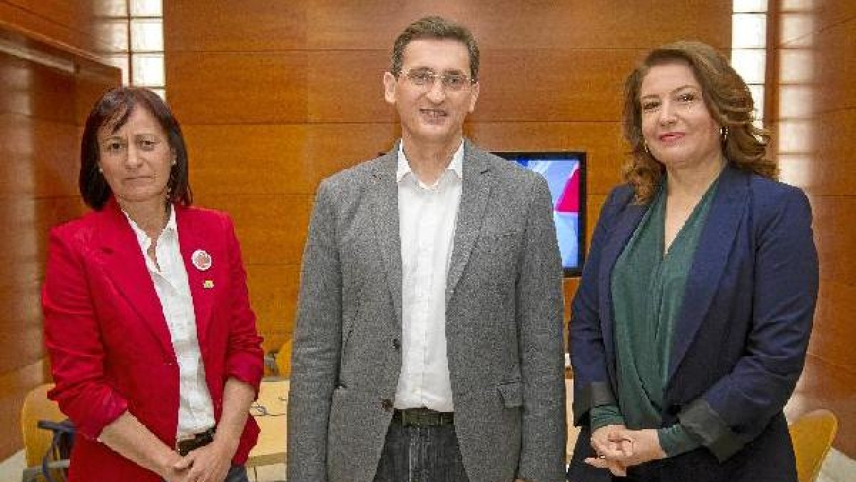 Rosalía Martín junto a José Luis Sánchez Teruel en el debate para las elecciones autonómicas de marzo.
