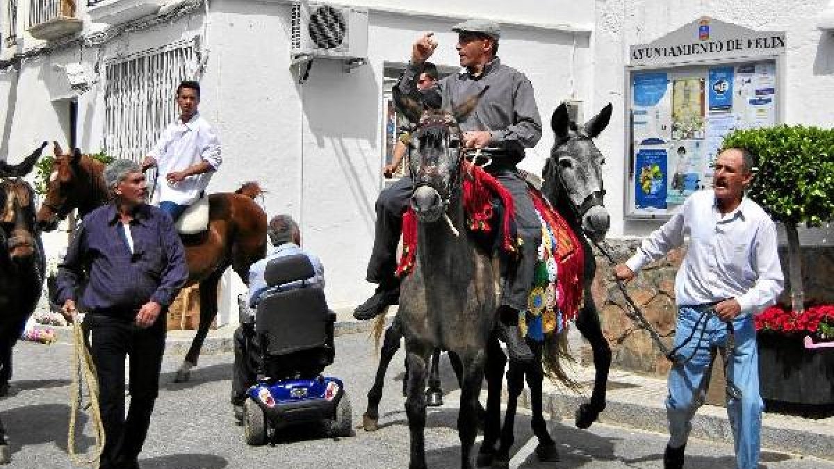 Jinetes y vecinos en las pasadas fiestas de San Marcos.