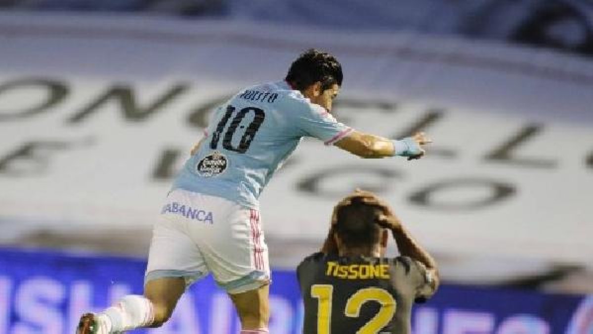 Nolito, celebrando un gol que luego le costó la amarilla.