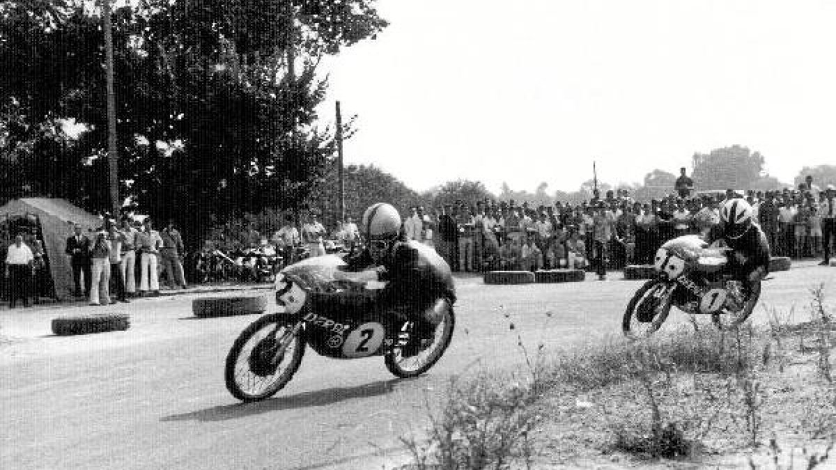Ángel Nieto en una carrera de finales de los ochenta.
