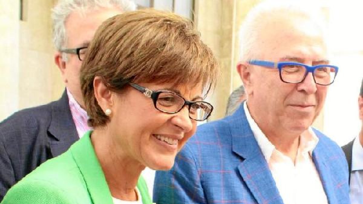 la delegada Adriana Valverde y el consejero de Empleo, José Sánchez Maldonado