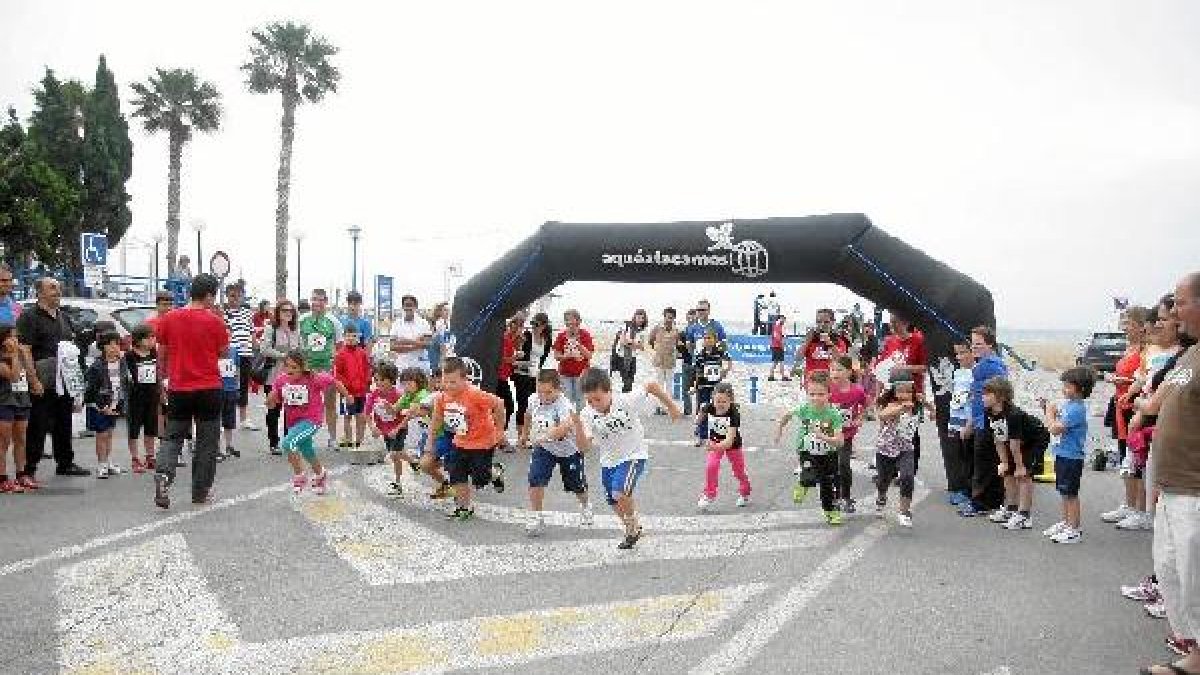 Los pequeños tomando la salida en el Cross Mi Cole.