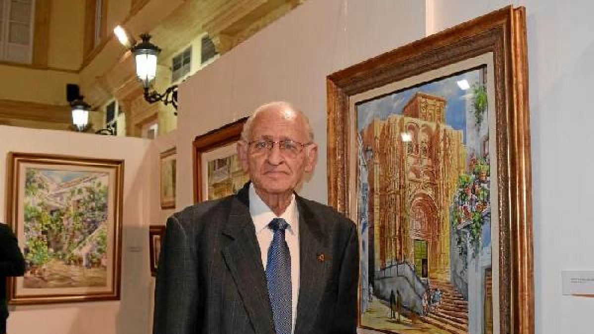 Dionisio Godoy en la exposición de su obra que actualmente puede verse en Diputación.