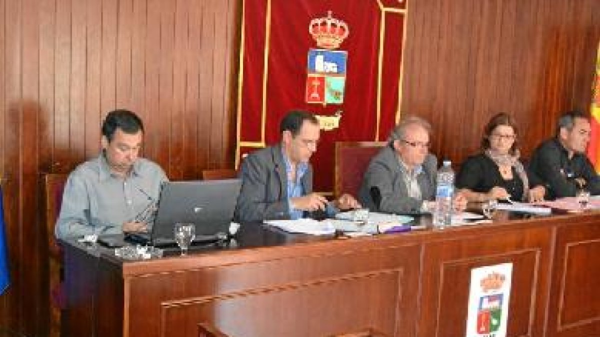 Pleno celebrado en el Ayuntamiento de Vícar.