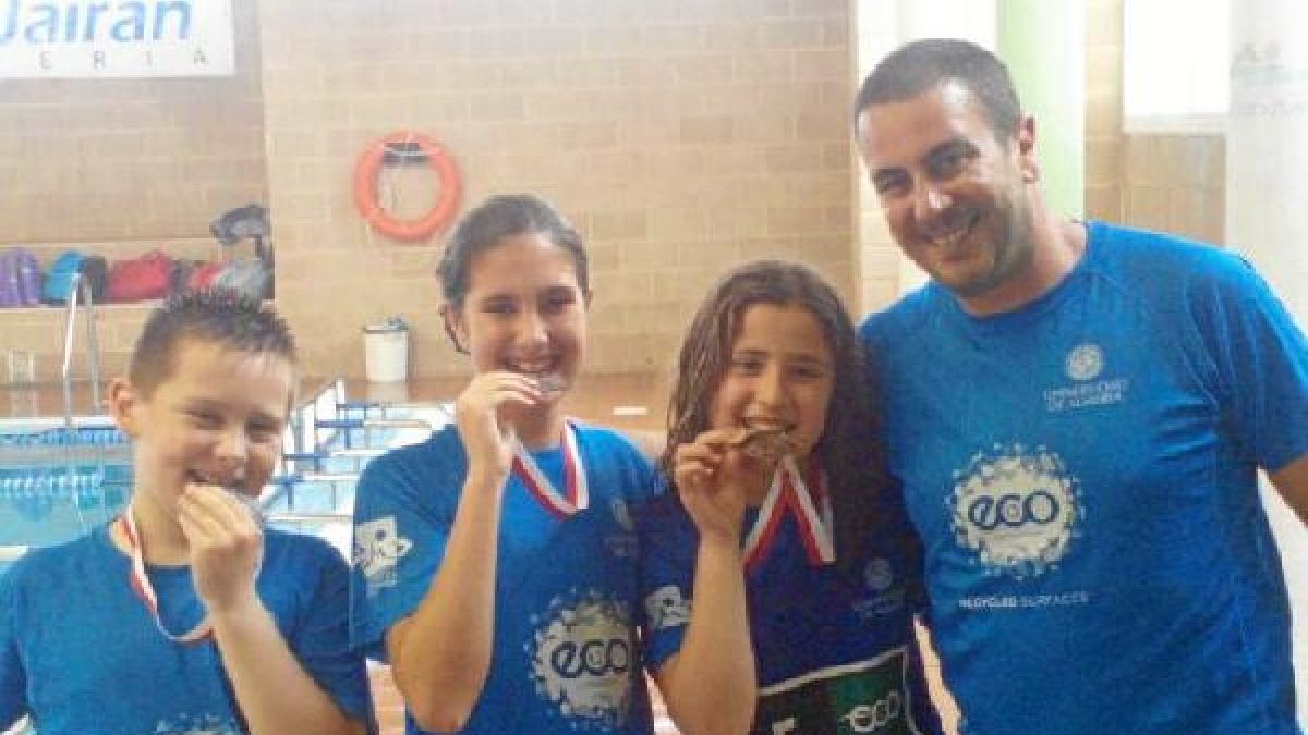 Los pequeños nadadores.