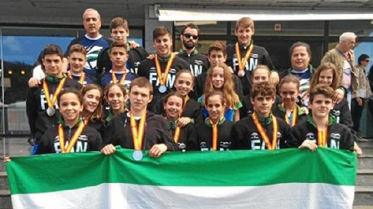 La selección de Andalucía posa antes de comenzar el campeonato.