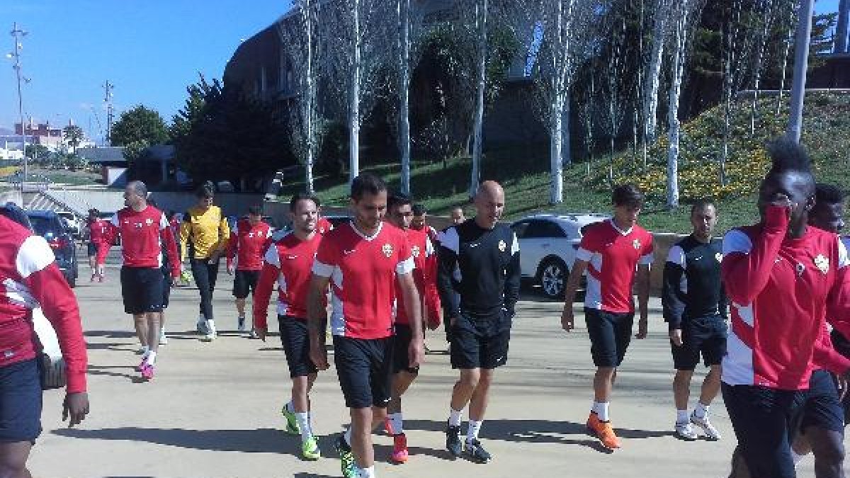 Salida de los futbolistas.