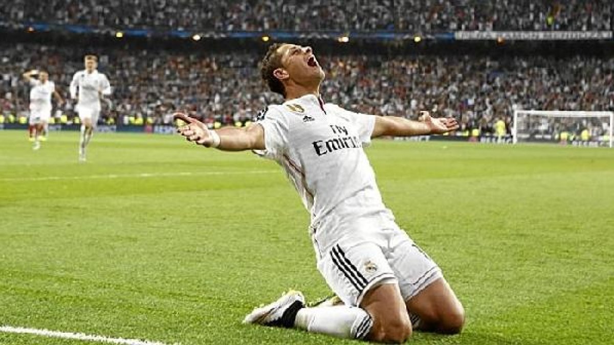 Chicharito pasa del cero al infinito en solo un mes.