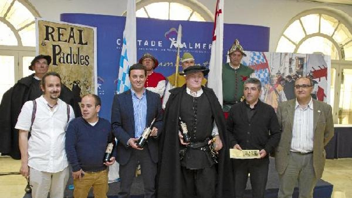 Presentación ayer del vino ‘Real de Padules’ diseñado con motivo de la recreación.