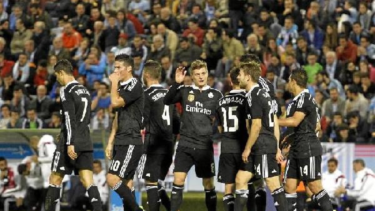 Los jugadores del Real Madrid celebrando un gol.