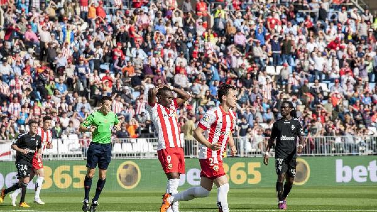 Una jugada del partido.