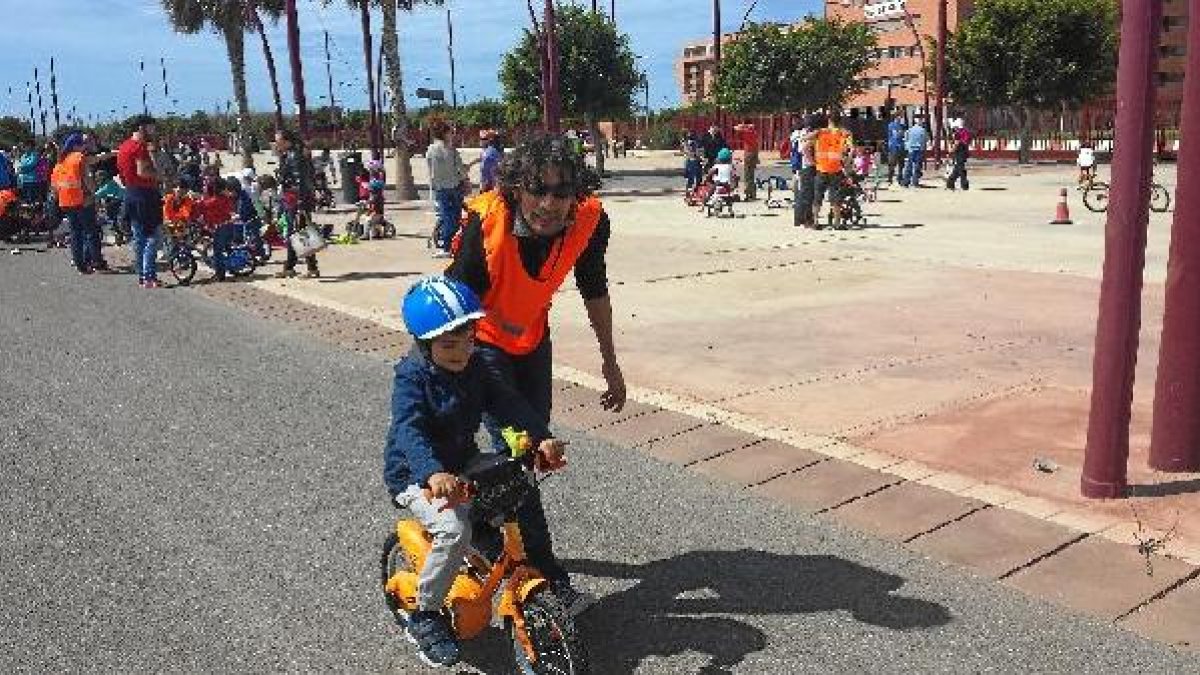 Pequeños y mayores se lo pasaron en grande ayer domingo en el recinto ferial de Almería.