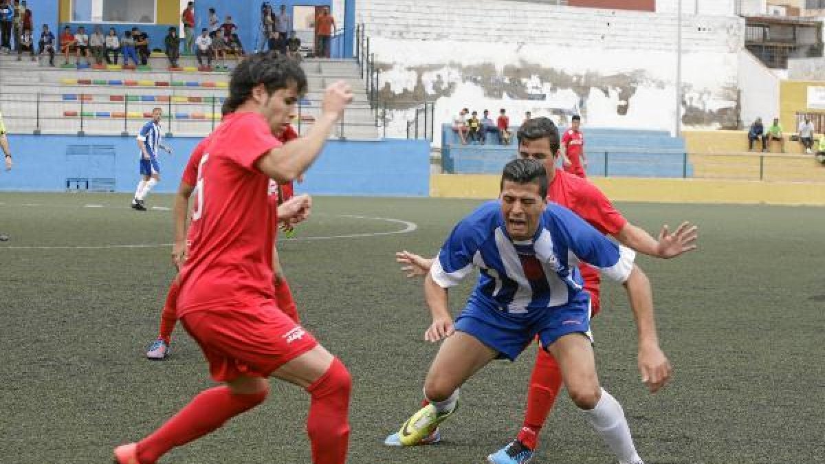 El equipo celeste ha vestido de rojo en Melilla.