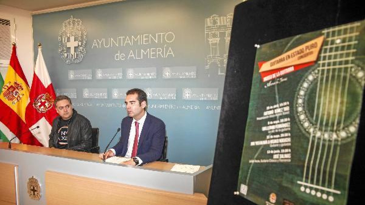 Presentación del ciclo de conciertos ayer en la Plaza Vieja.