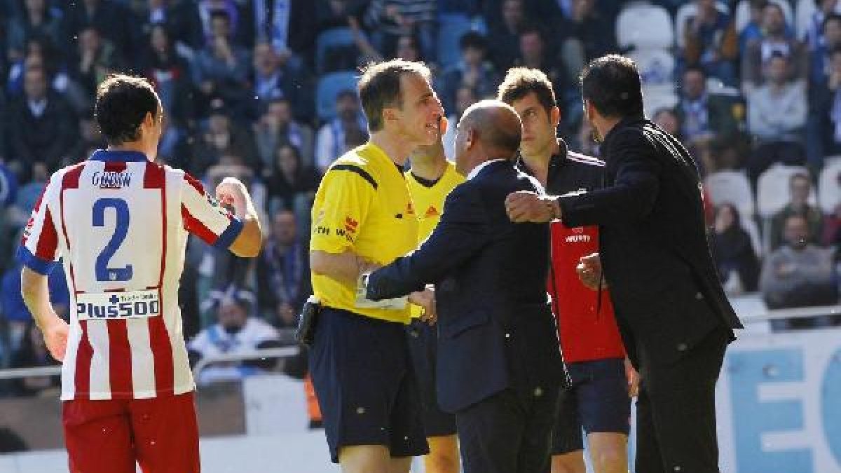 Fernández Borbalán expulsó a Simeone en Riazor.