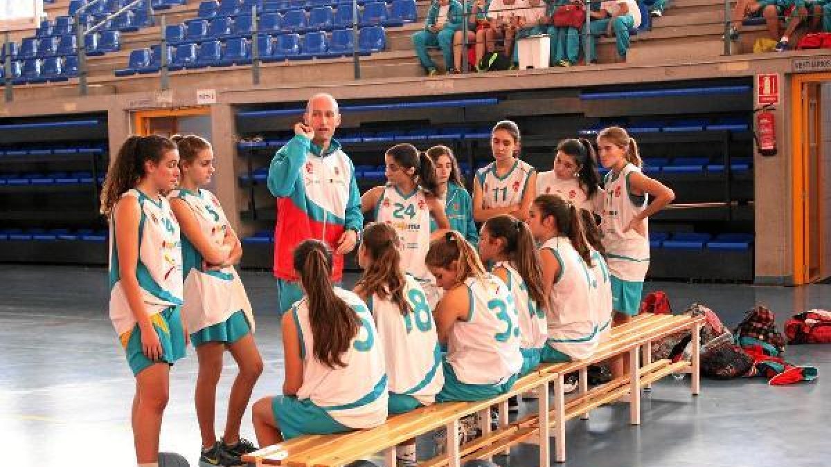 Las jugadoras almerienses quieren levantar la Copa en el Moisés Ruiz.