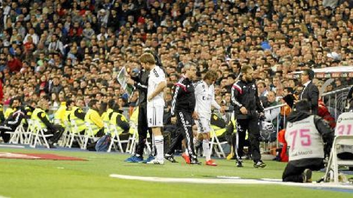 Ancelotti tiene que recomponer el equipo para los cuartos de final.