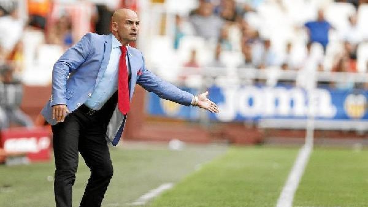 Paco Jémez con su Rayo Vallecano ponen a prueba a Sergi y su Almería.